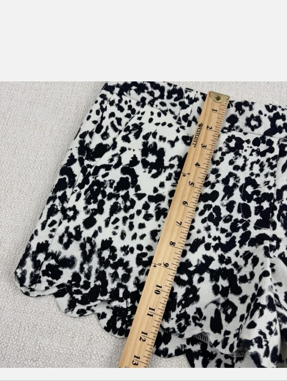 J Crew Leopard Print Black & White Scalloped Hem Shorts Women's Size 8